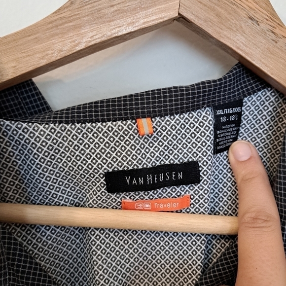 Men's Van Heusen Traveler Shirt Size XXL 18 - 18 1/2 - Picture 4 of 7